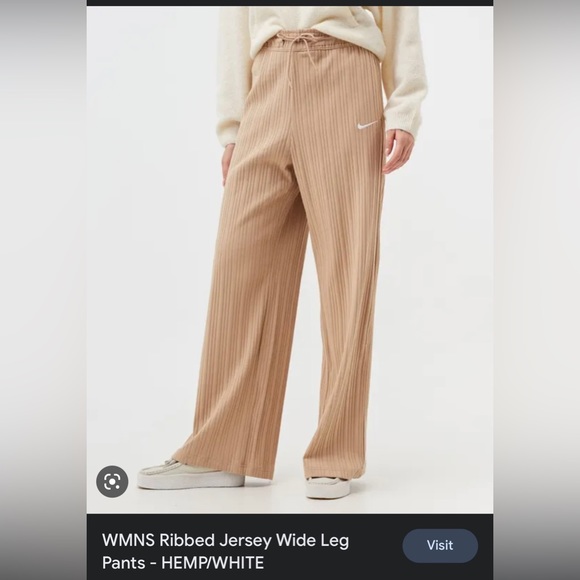 Nike top and bottom, selling together - Picture 2 of 4